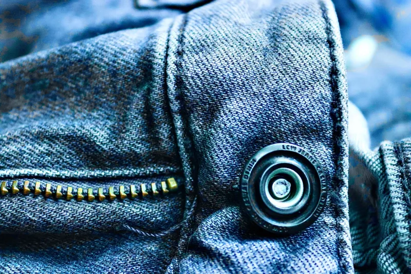 Dove Abita la Perfezione: I Micro-Dettagli che Distinguono un Piumino Moncler da Qualsiasi Altro