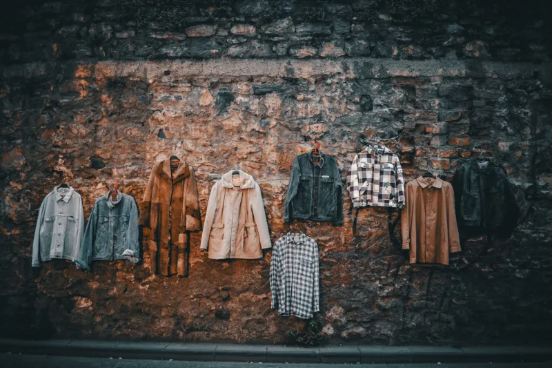 Oltre il Guardaroba: Il Piumino Moncler come Riserva di Valore nel Mercato Europeo dell'Usato