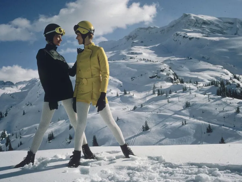 Settant'anni di Forma e Funzione: Il Percorso Stilistico del Piumino Moncler dalla Neve alla Città